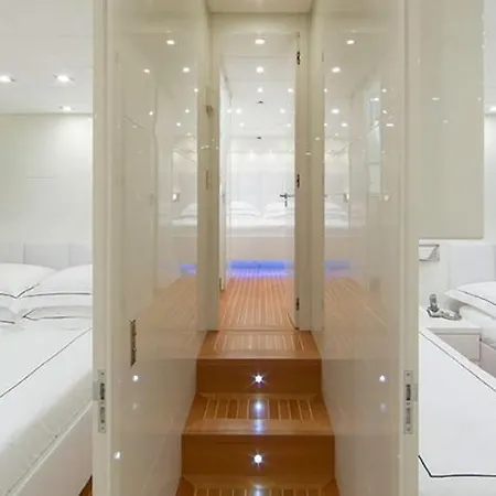 Bådhotel Baby 105 Feet *